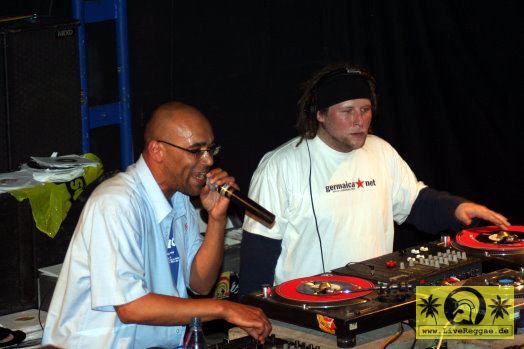 Pionear (D) with Upliftment Sound - Germaican Road Show - Kassablanca, Jena 13. Mai 2005 (10).jpg